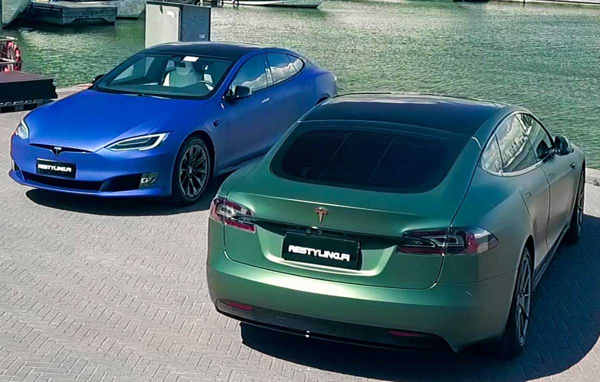 Tesla Model S x 2 autot Tesla Model S x 2 auton teippaus