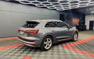 Audi Etron takalasien tummennus, etulasien tummennus