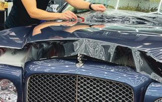 Auton suojateippaus Gloss PPF kalvo, maalipinnan suojakalvotus