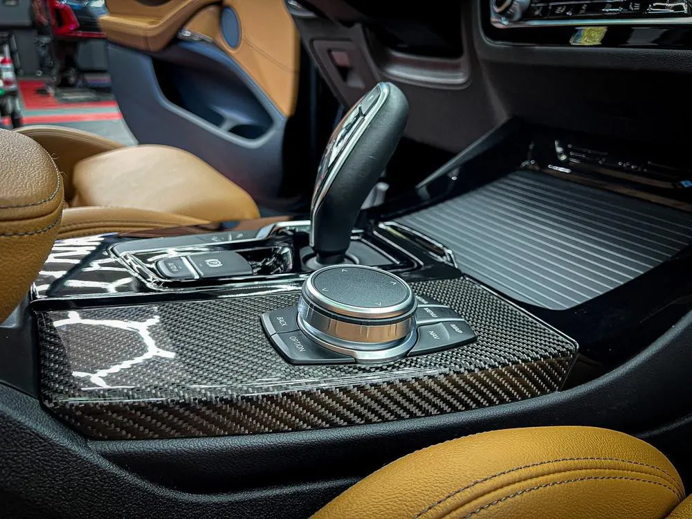 Center console wrapping with carbon fiber vinyl wrap