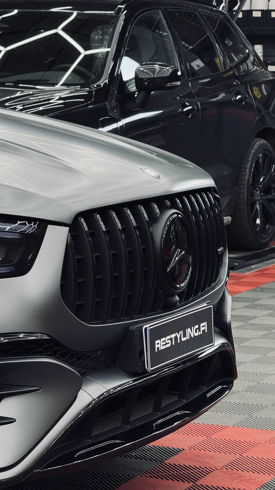 Mercedes-Benzin maskin teippaus