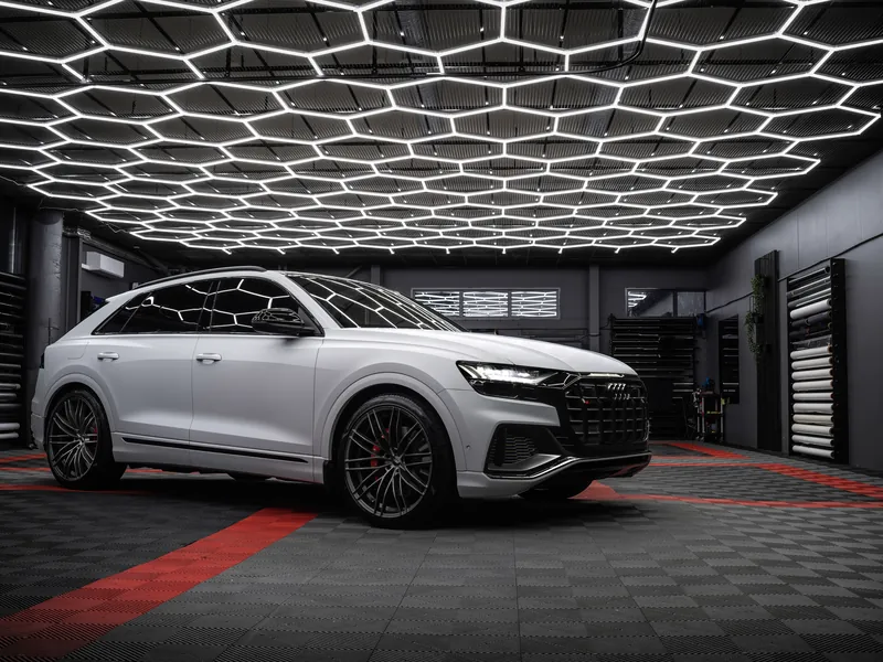 Audi Q8 – Restyling Pointin työ