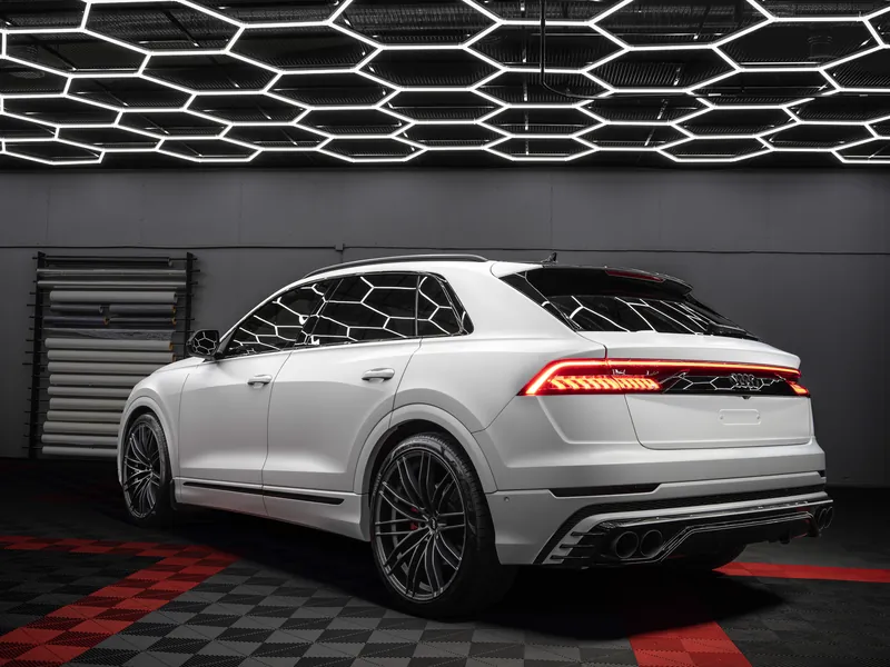 Audi Q8 – Restyling Pointin työ