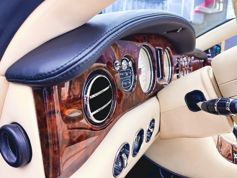 Bentley Azure – Restyling Pointin työ