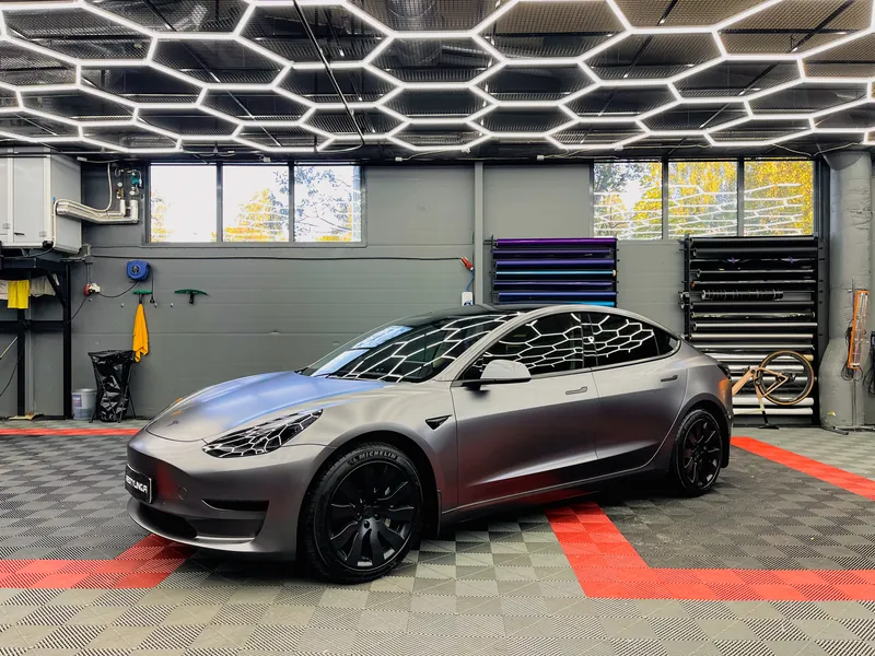 Tesla Model 3 – Restyling Pointin työ