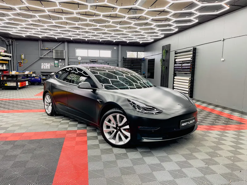 Tesla Model 3 – Restyling Pointin työ
