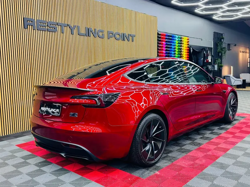 Tesla Model 3 – Restyling Pointin työ