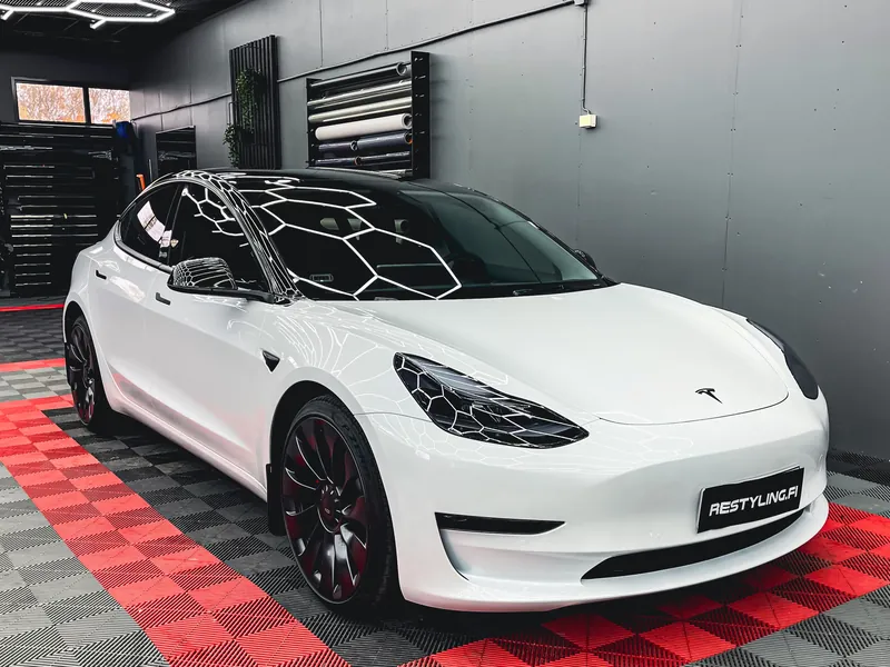 Tesla Model 3 – Restyling Pointin työ