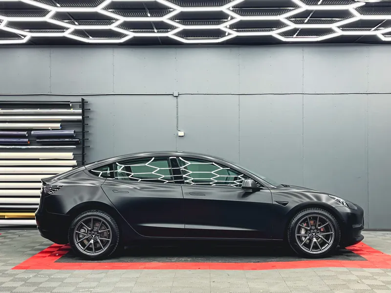 Tesla Model 3 – Restyling Pointin työ