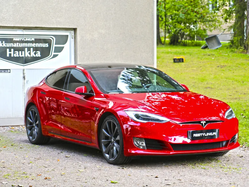 Tesla Model S – Restyling Pointin työ