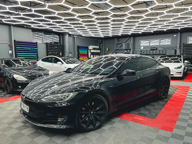 Tesla Model S – Restyling Pointin työ