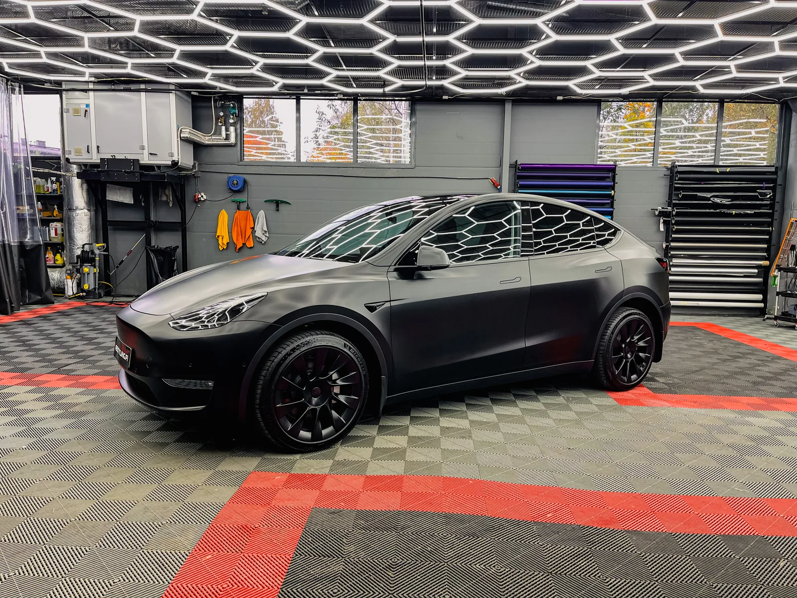 Tesla Model Y – Restyling Pointin työ