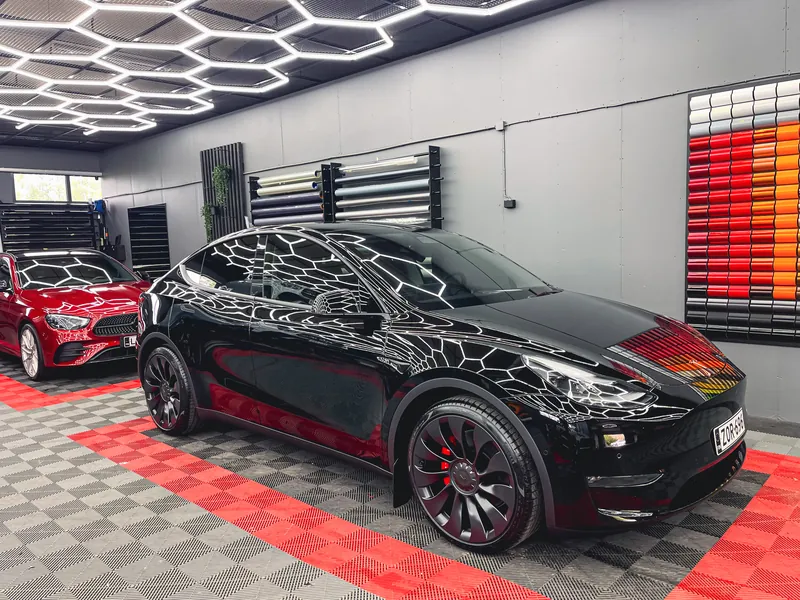 Tesla Model Y – Restyling Pointin työ