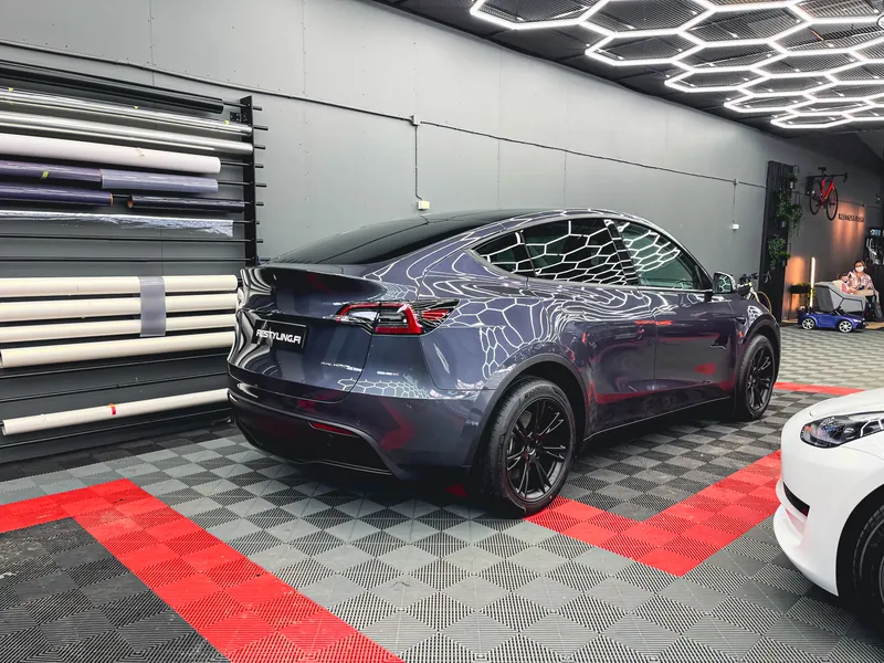 Tesla Model Y – Restyling Pointin työ