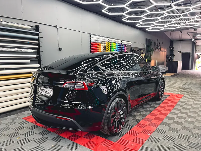 Tesla Model Y – Restyling Pointin työ