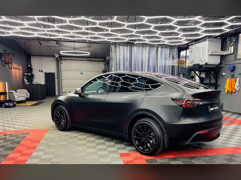 Tesla Model Y – Restyling Pointin työ