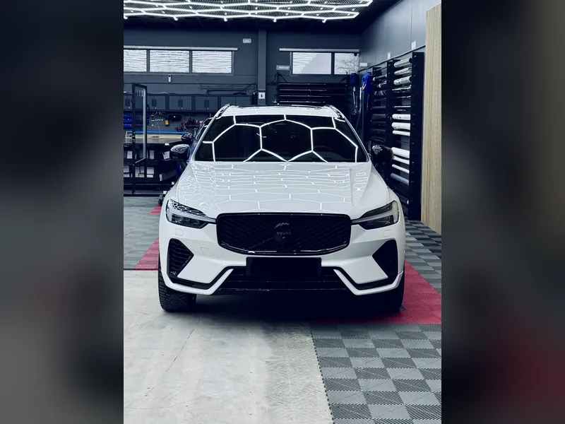 Volvo XC60 / XC90 – Restyling Pointin työ